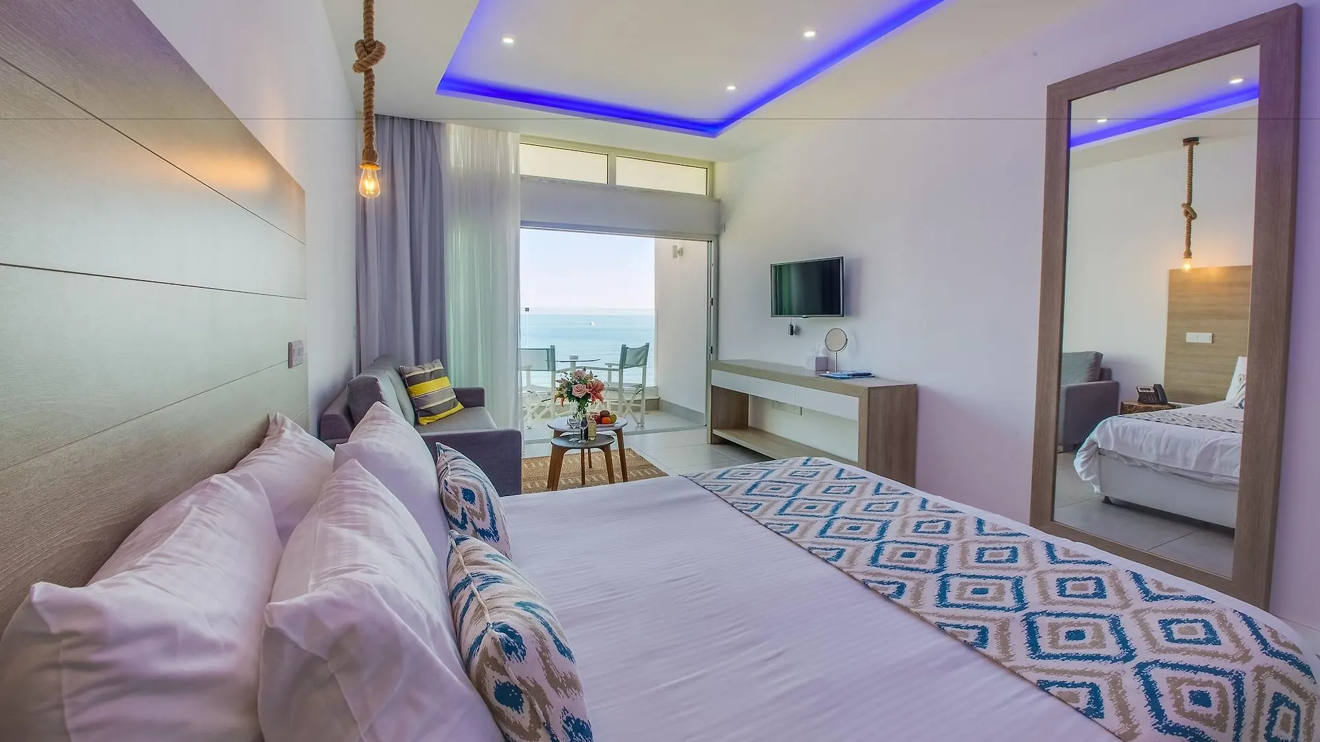 Island Boutique Hotel ラルナカ 3*,