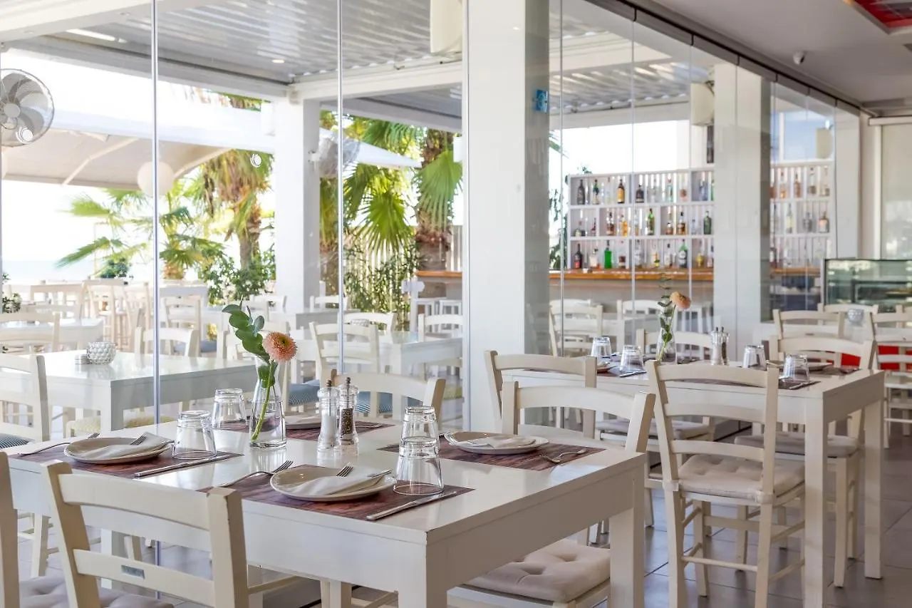 Island Boutique Hotel ラルナカ 3*,